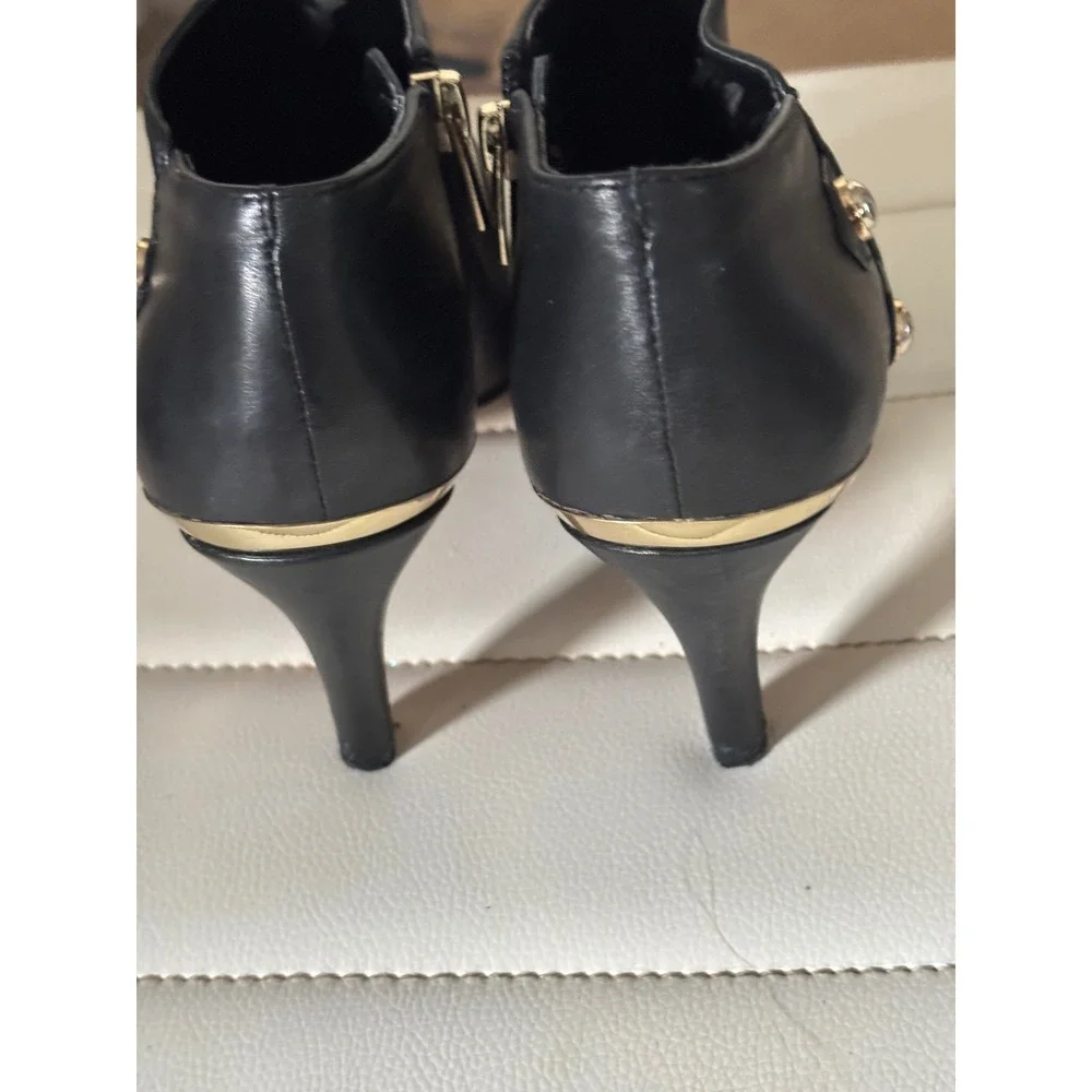 Vince Camuto Black Leather Ankle Booties Gold Hardware Stiletto Heel Size 7M